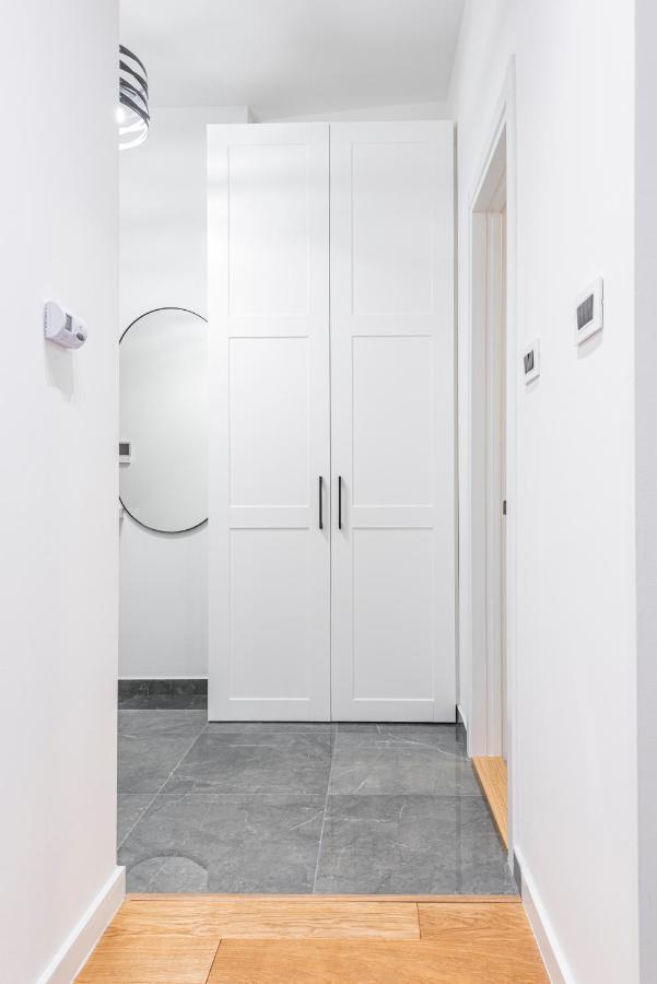 Vertigo One Bedroom Apartment-Free Private Parking Нови-Сад Экстерьер фото