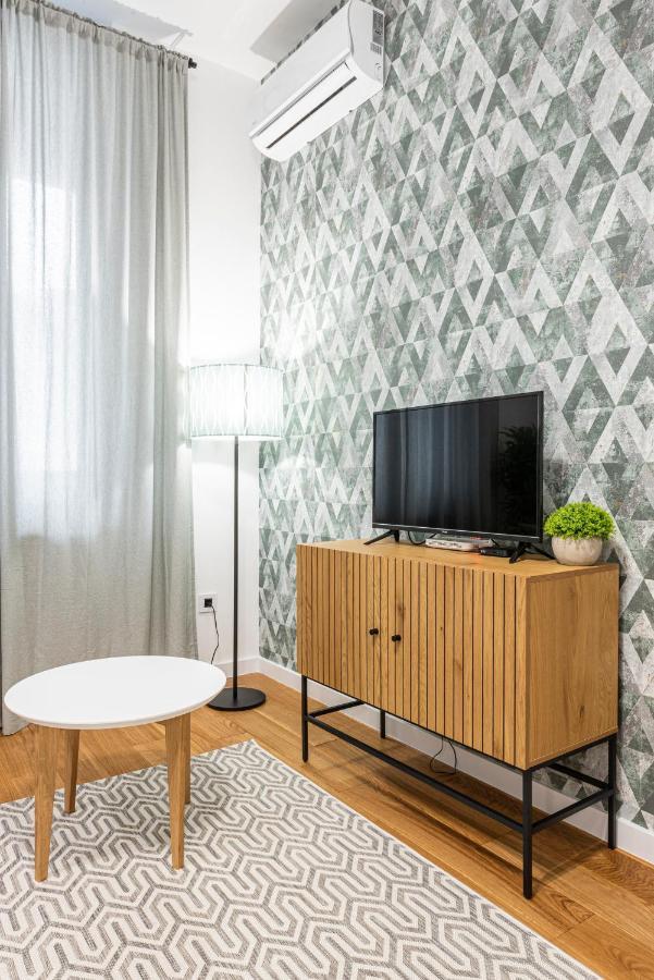 Vertigo One Bedroom Apartment-Free Private Parking Нови-Сад Экстерьер фото