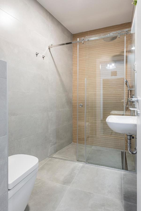 Vertigo One Bedroom Apartment-Free Private Parking Нови-Сад Экстерьер фото