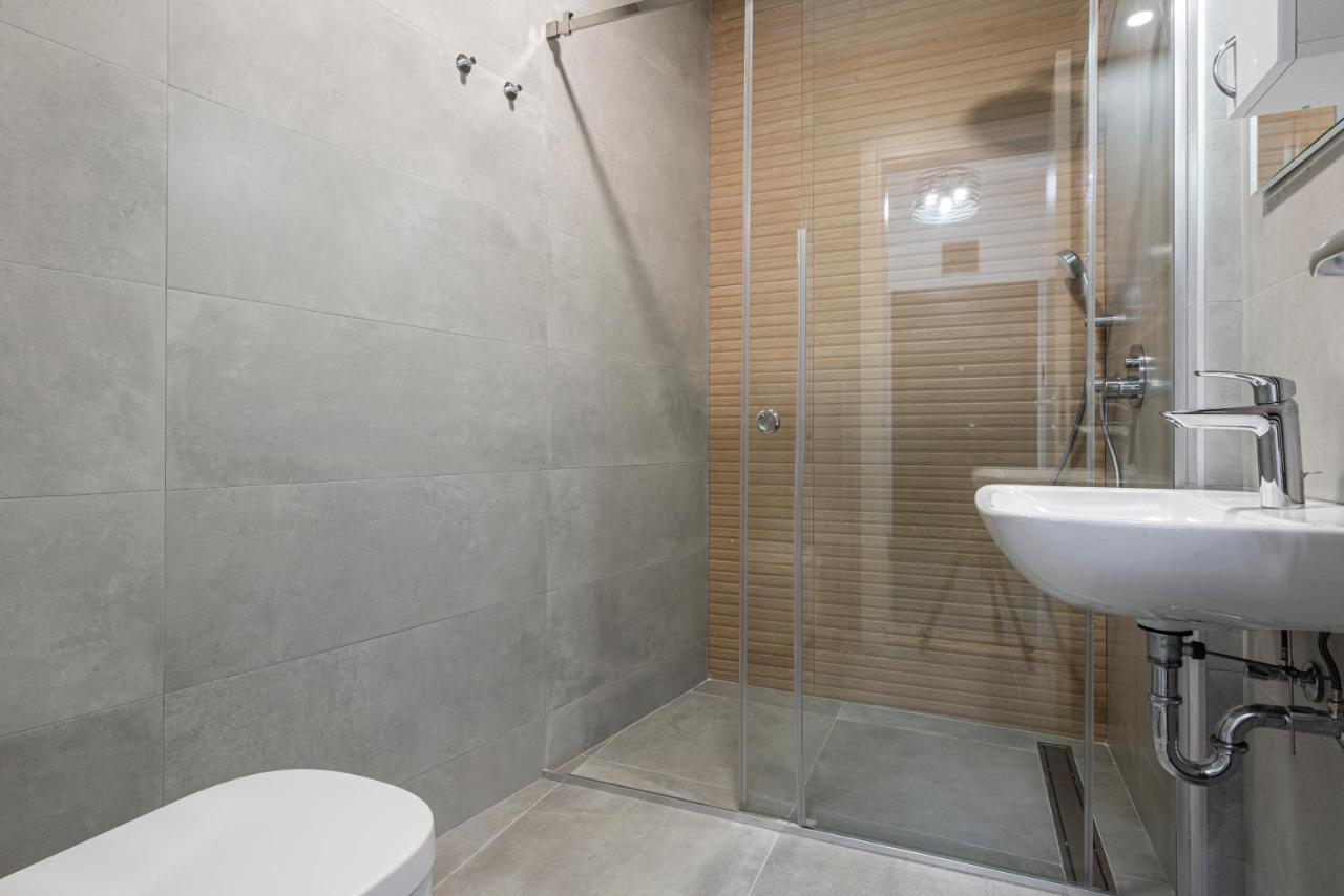 Vertigo One Bedroom Apartment-Free Private Parking Нови-Сад Экстерьер фото